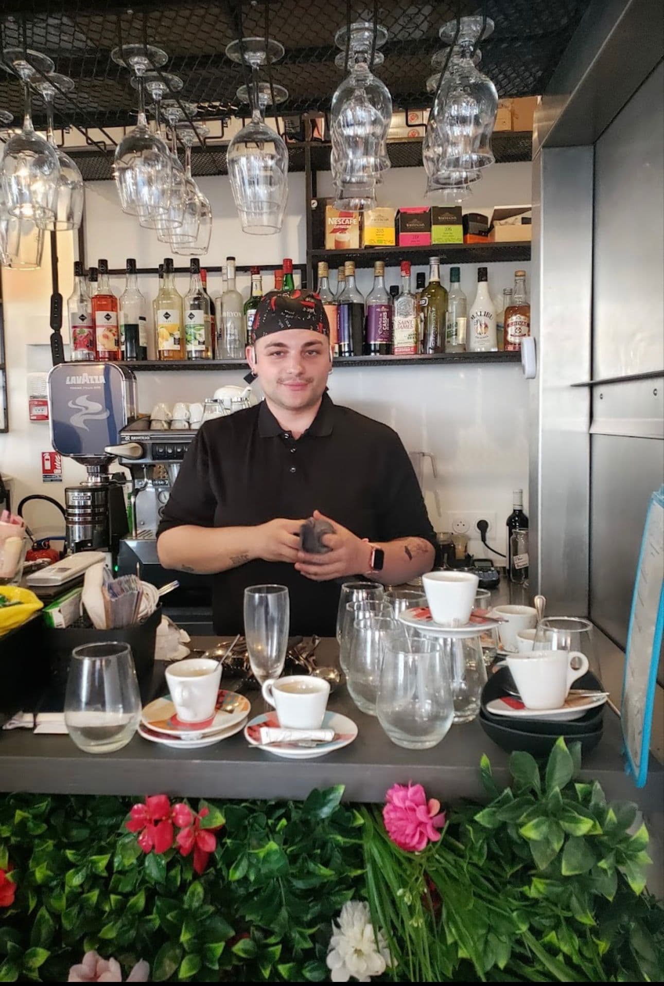 Pizzaïolo préparant une pizza